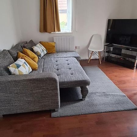 Private 2 Bed Flat Close To Excel & City Airport ลอนดอน ภายนอก รูปภาพ