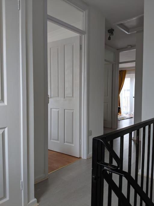 Private 2 Bed Flat Close To Excel & City Airport ลอนดอน ภายนอก รูปภาพ