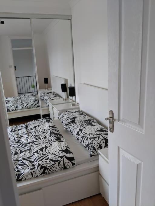Private 2 Bed Flat Close To Excel & City Airport ลอนดอน ภายนอก รูปภาพ