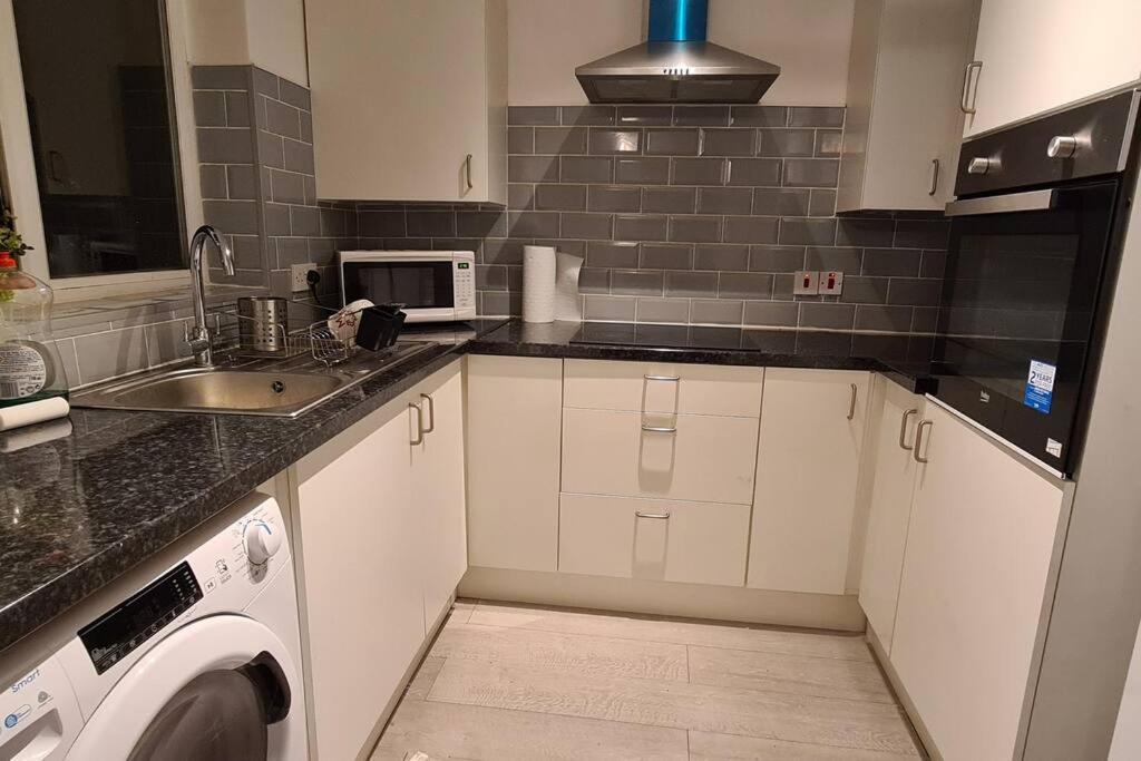 Private 2 Bed Flat Close To Excel & City Airport ลอนดอน ภายนอก รูปภาพ