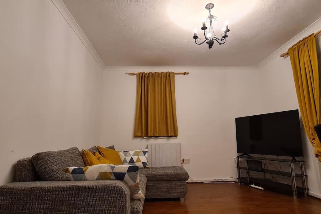 Private 2 Bed Flat Close To Excel & City Airport ลอนดอน ภายนอก รูปภาพ