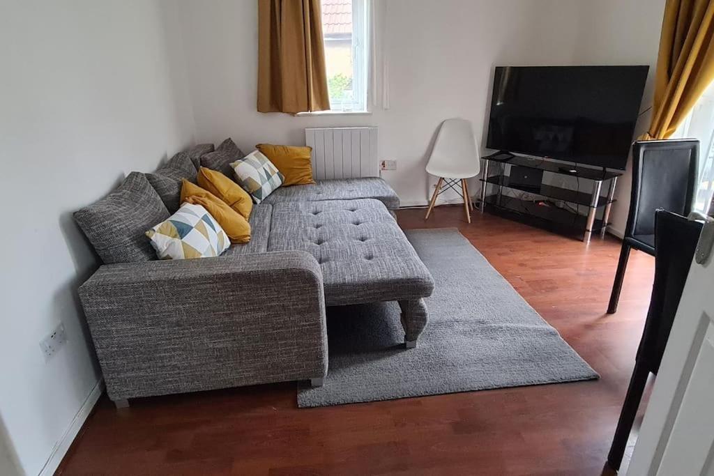 Private 2 Bed Flat Close To Excel & City Airport ลอนดอน ภายนอก รูปภาพ