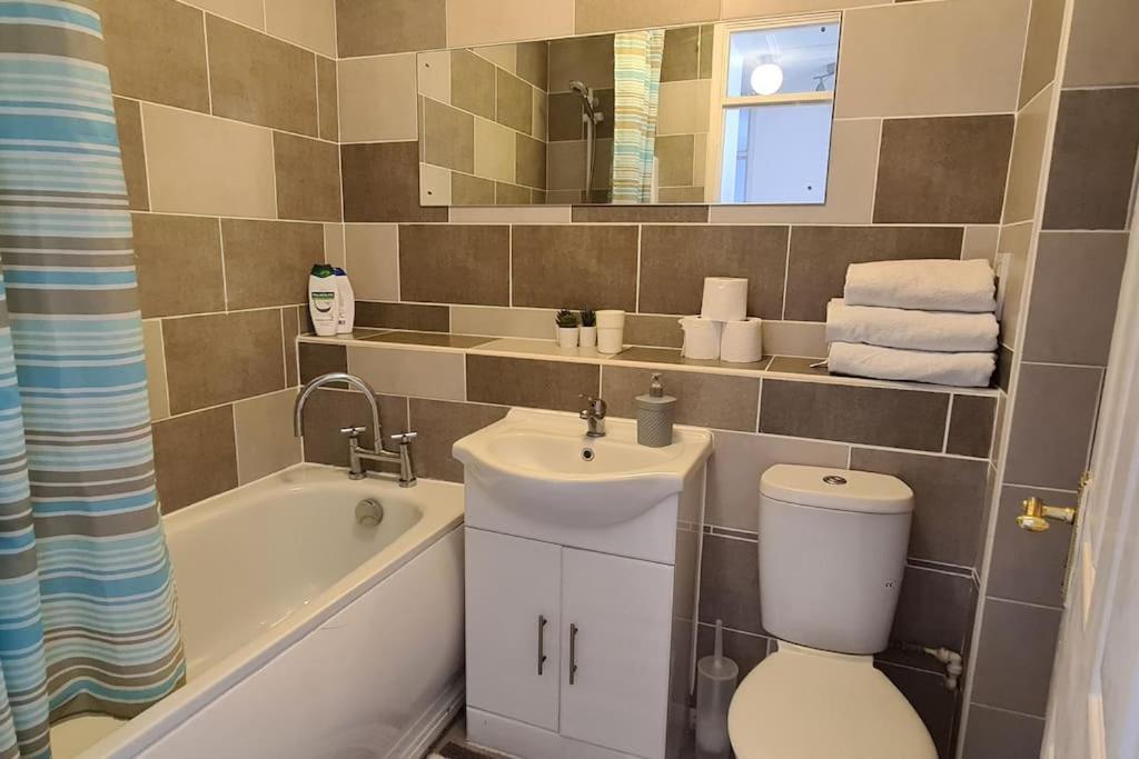 Private 2 Bed Flat Close To Excel & City Airport ลอนดอน ภายนอก รูปภาพ